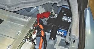 The Indispensable 12V Auxiliary Battery: No Matter the Vehicle feature image