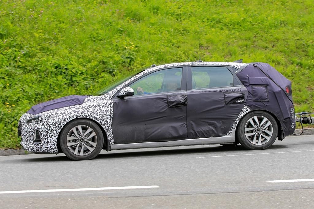 Hyundai i30 Wagon Spy Photos Leaked feature image
