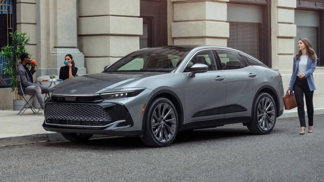 2025 Toyota Camry රථයේ Teaser image එකක් එළියට feature image