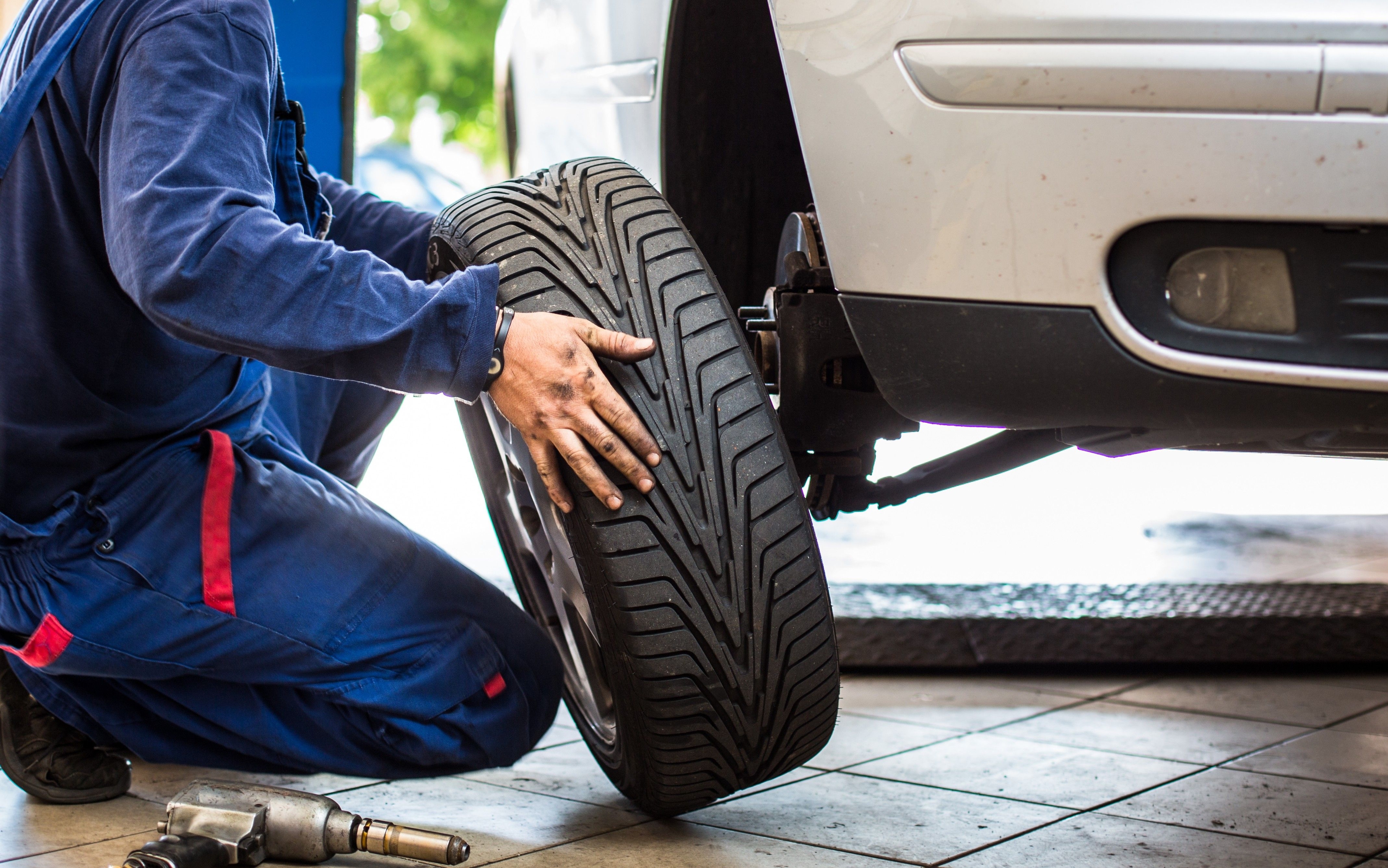 What Happens If You Put Bigger Tires on Your Car? feature image