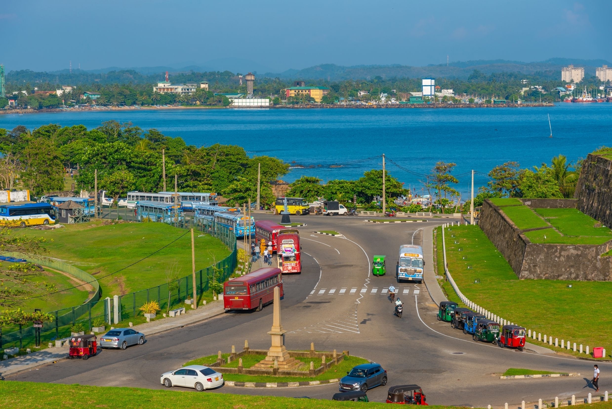 What Are the Signs at Intersections and Their Rules? feature image