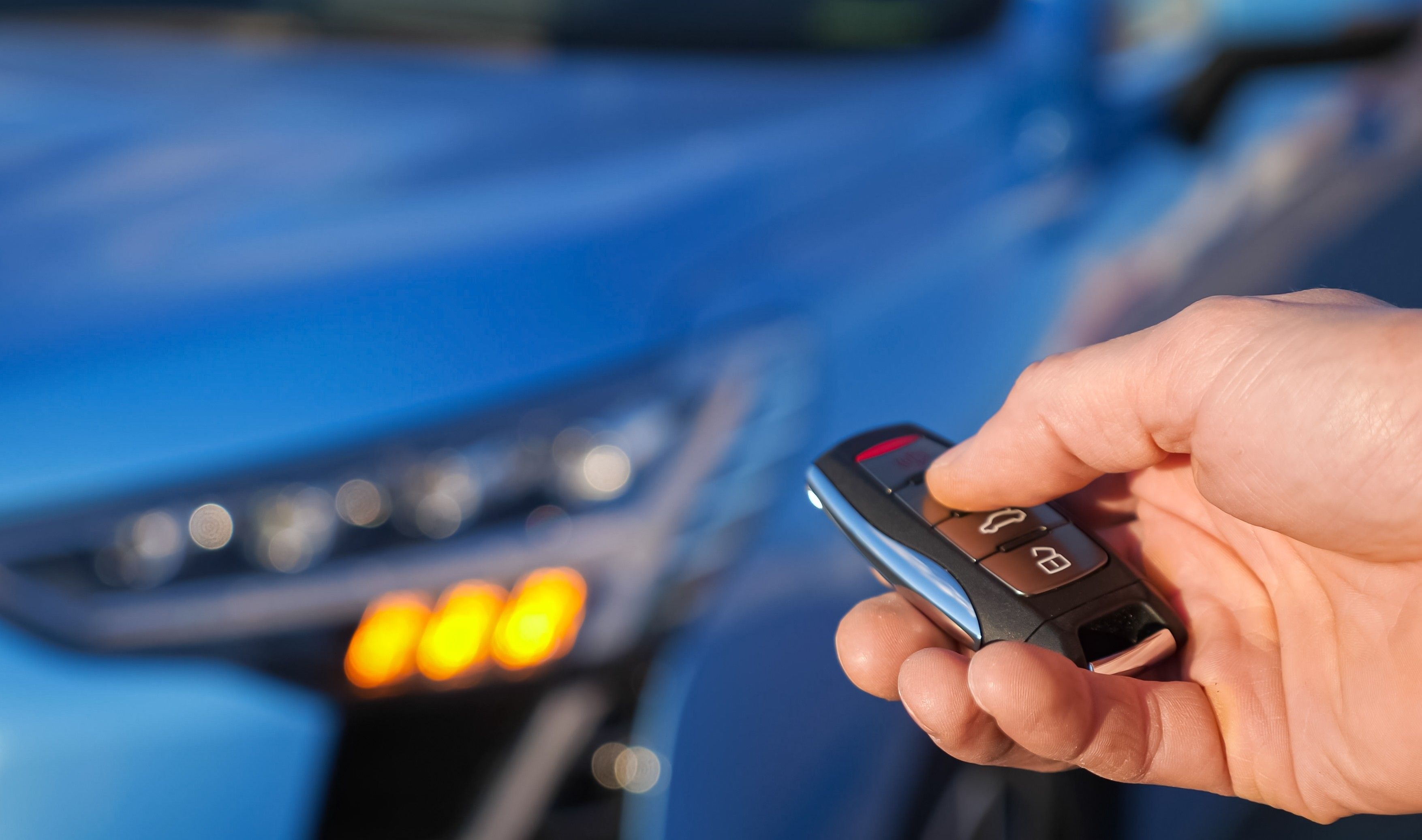 වාහනයේ යතුර ළඟ නැතුව වාහනය lock කරමු feature image