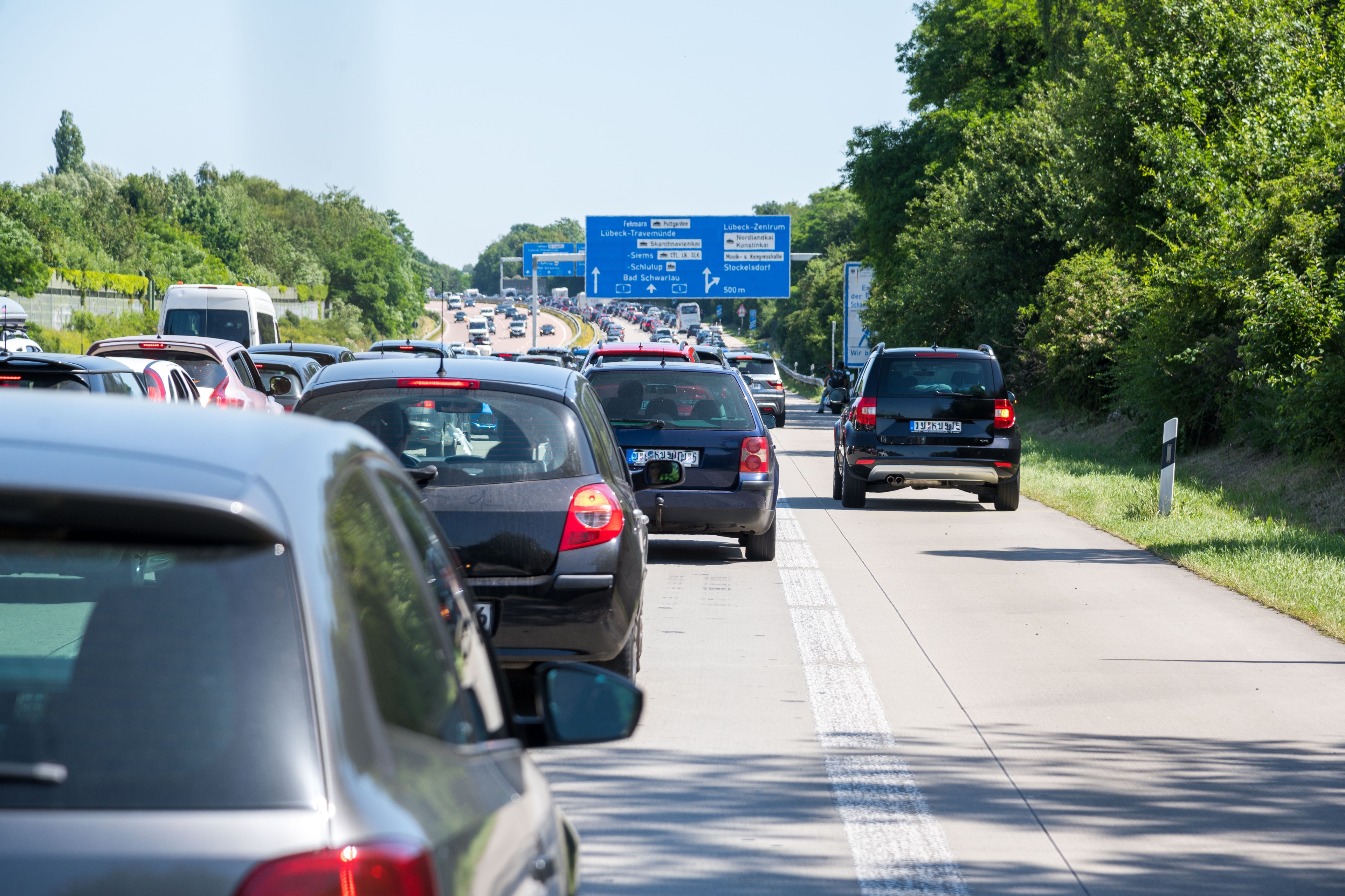 Mistakes You Should Never Make While Driving feature image