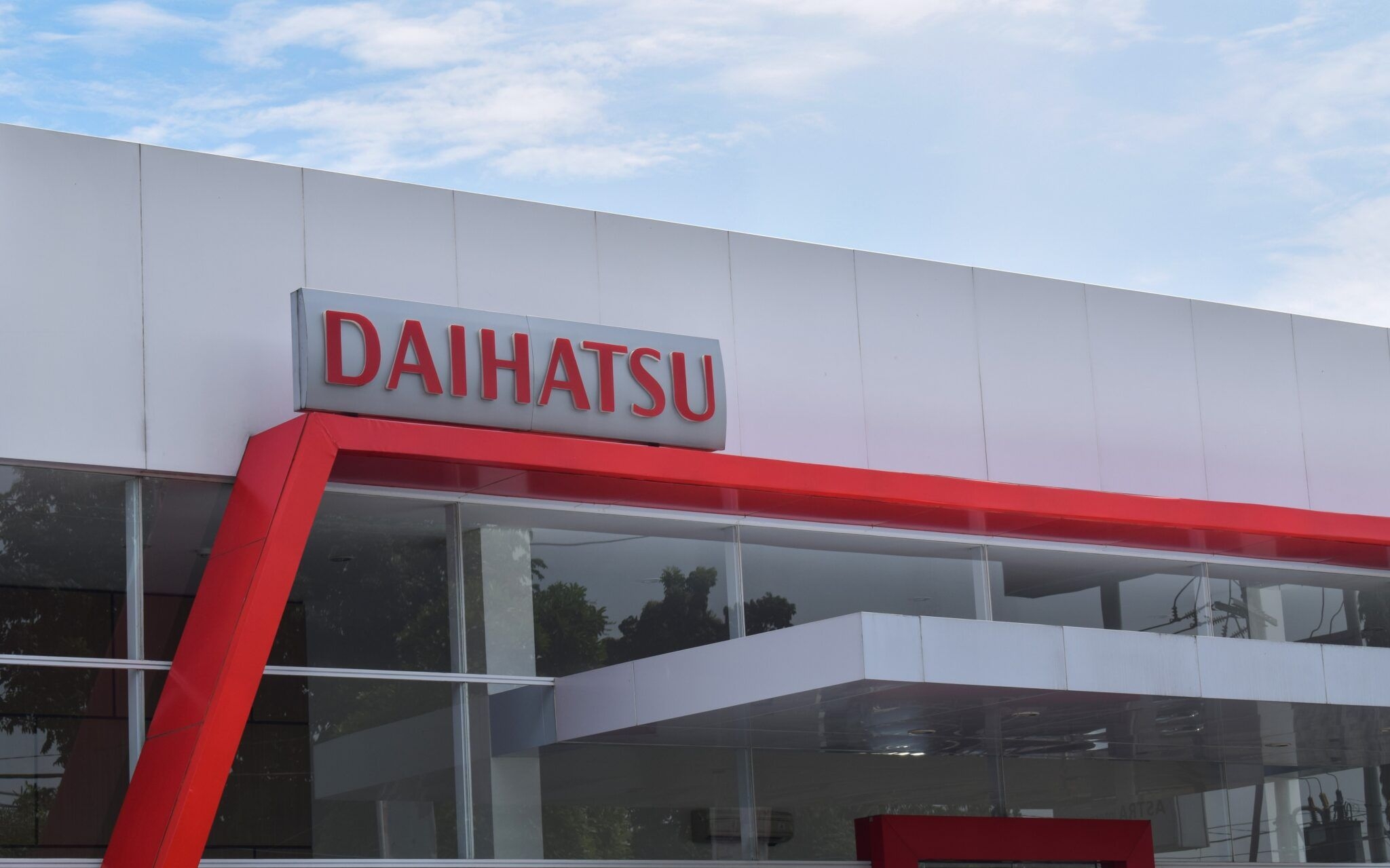 Toyota සමාගමේ DAIHATSU මෝටර් රථ නිෂ්පාදන කටයුතු අත්හිටුවයි feature image