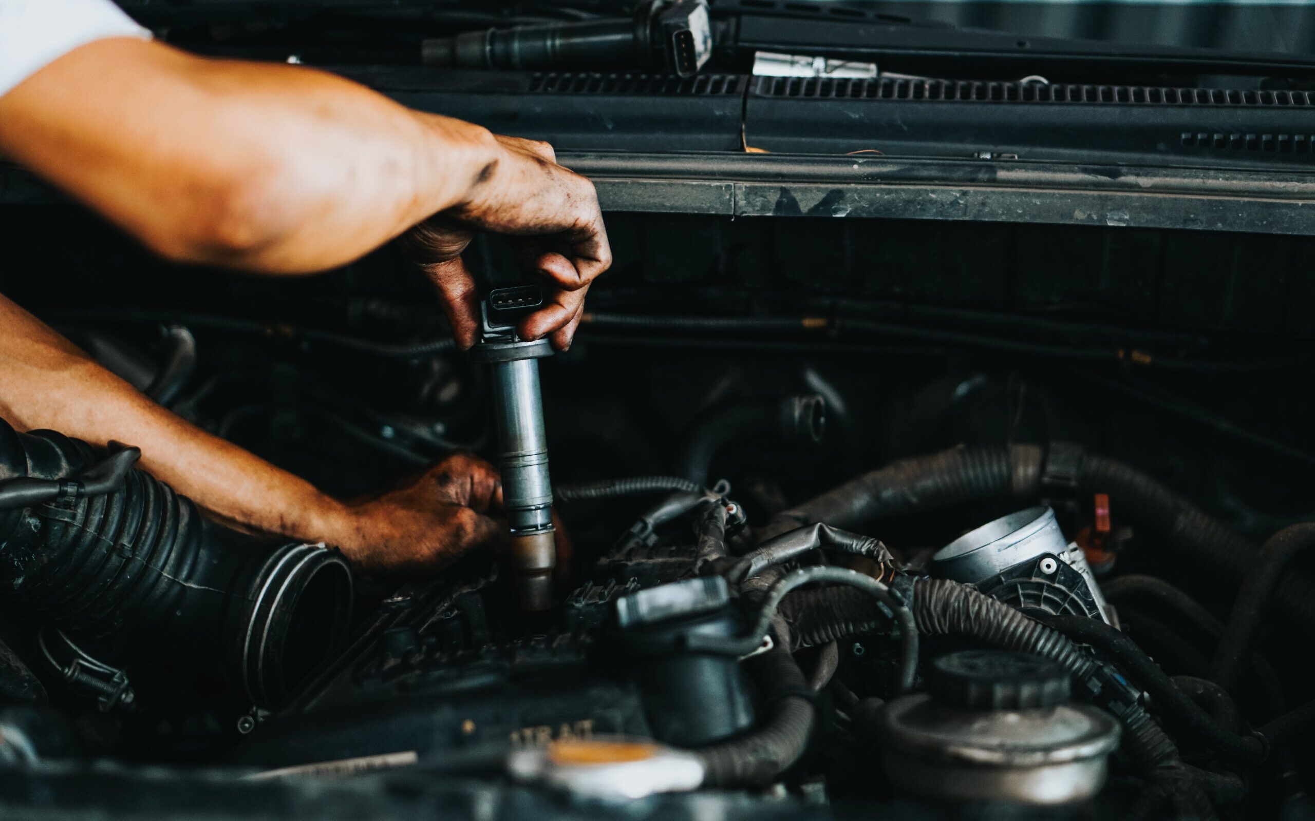 වාහනයේ තෙල් වැඩ කරන එක දෙගුණ කරන engine tune up feature image