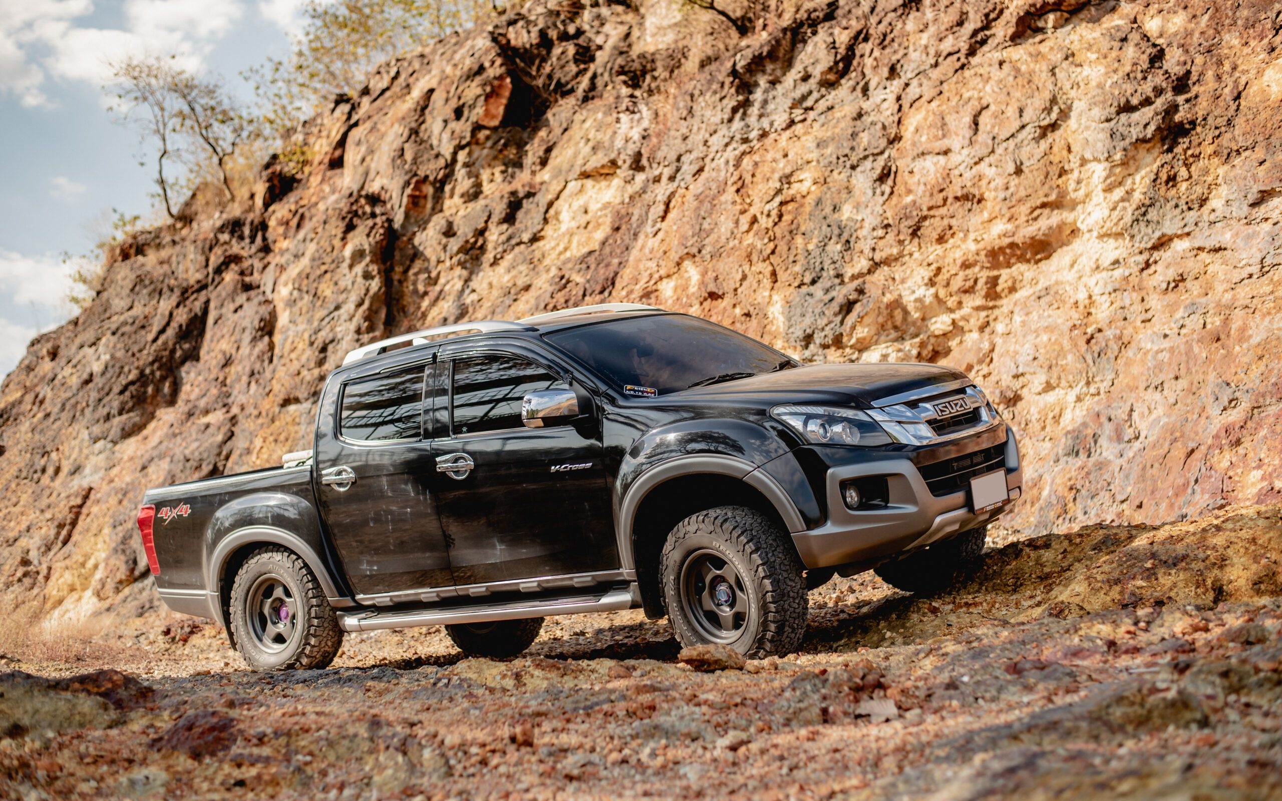 How to Properly Control the Clutch of a Manual Vehicle on a Mountain Top feature image