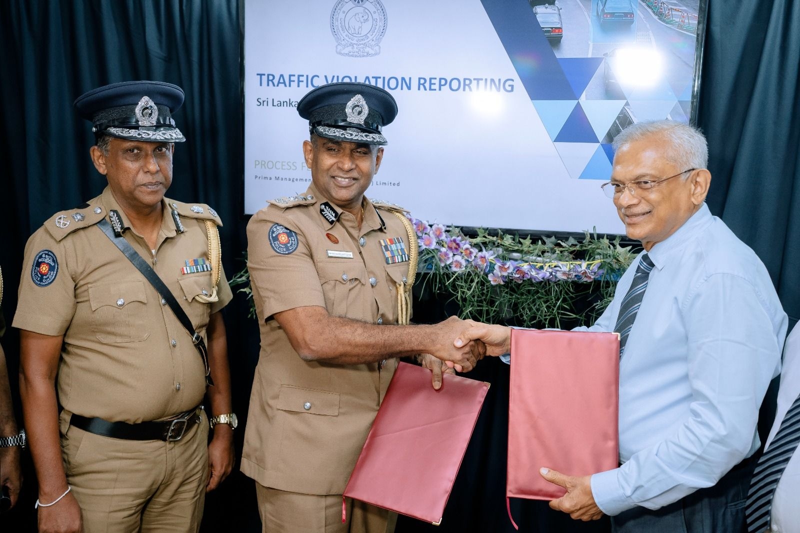 රථ වාහන වැරදි සිදුකරන රියදුරන් අල්ලන්න පොලීසියෙන් මෘදුකාංගයක් feature image