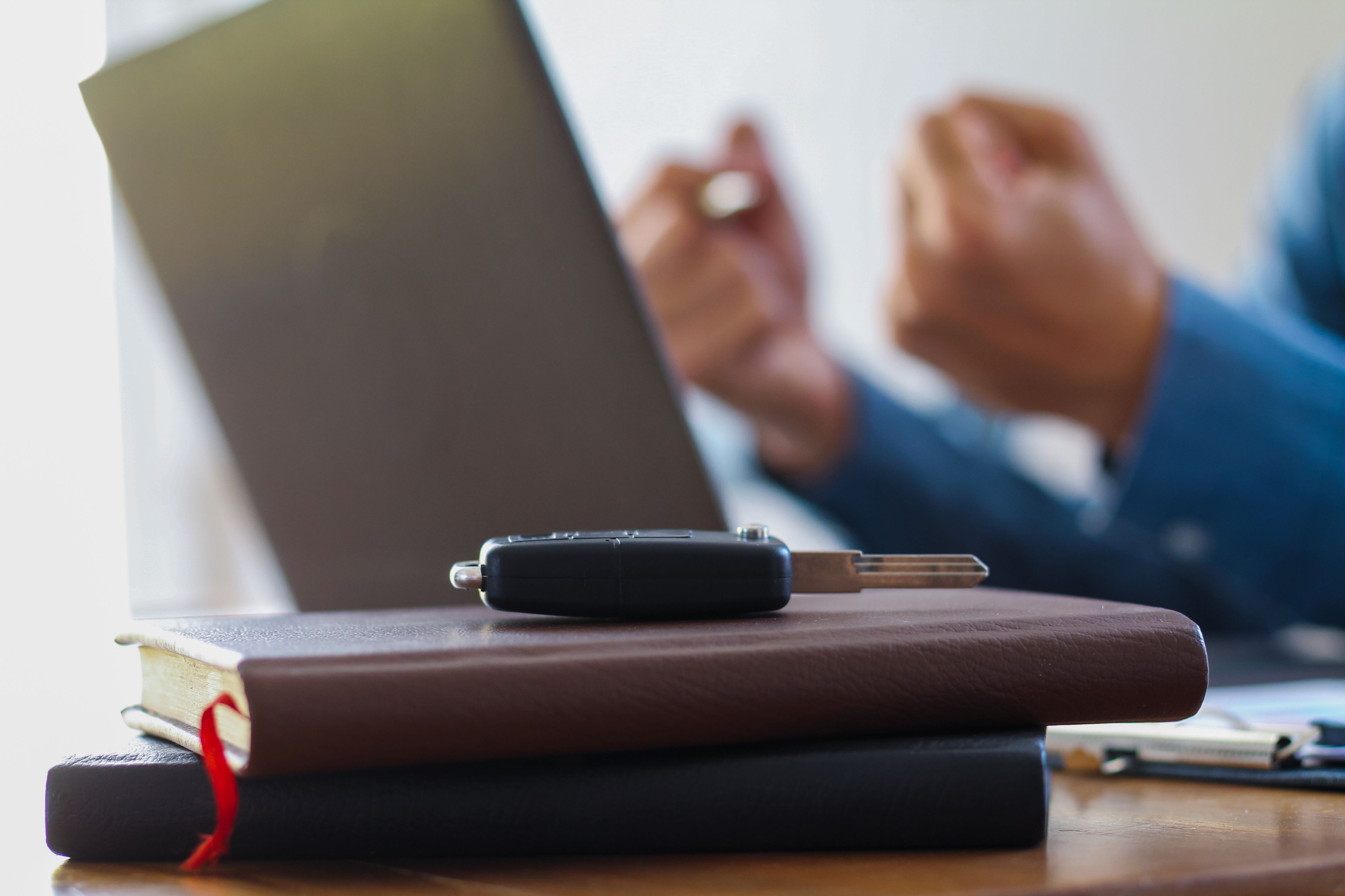 වාහනයේ පොත නැතිවුණ විට duplicate එකක් ගන්නේ කොහොමද? feature image